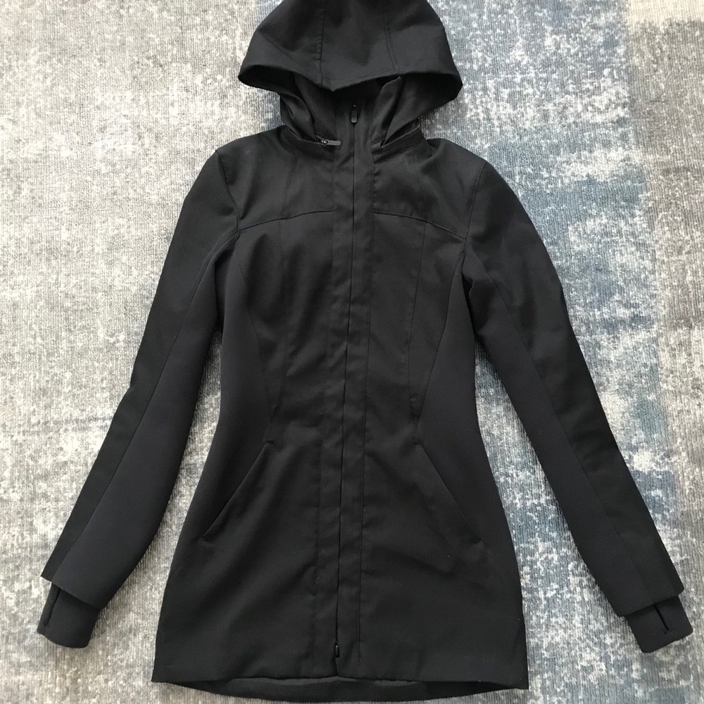 Ladies Lululemon transitional coat, like new